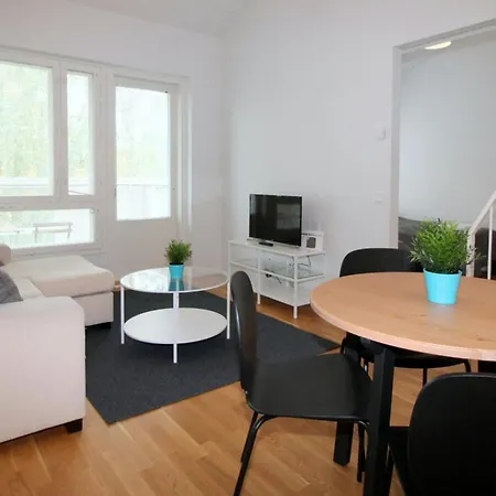 Spacious For 4 With Sauna In Lonttinen